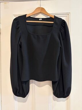 Women's Black Scoop-Neck Puff Sleeve Top